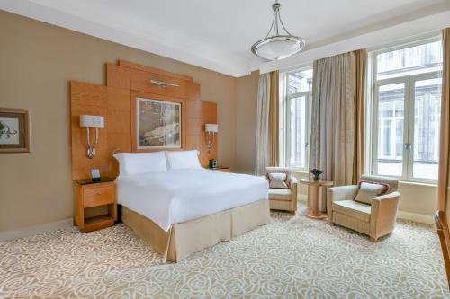 Habitación Heritage Luxury King del hotel The Savoy. Foto 4