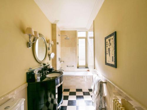 Habitación Superior con cama Queen del hotel The Savoy. Foto 4