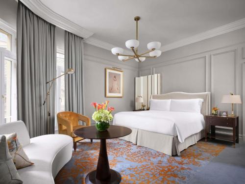 Habitación de lujo con cama King del hotel The Savoy. Foto 6