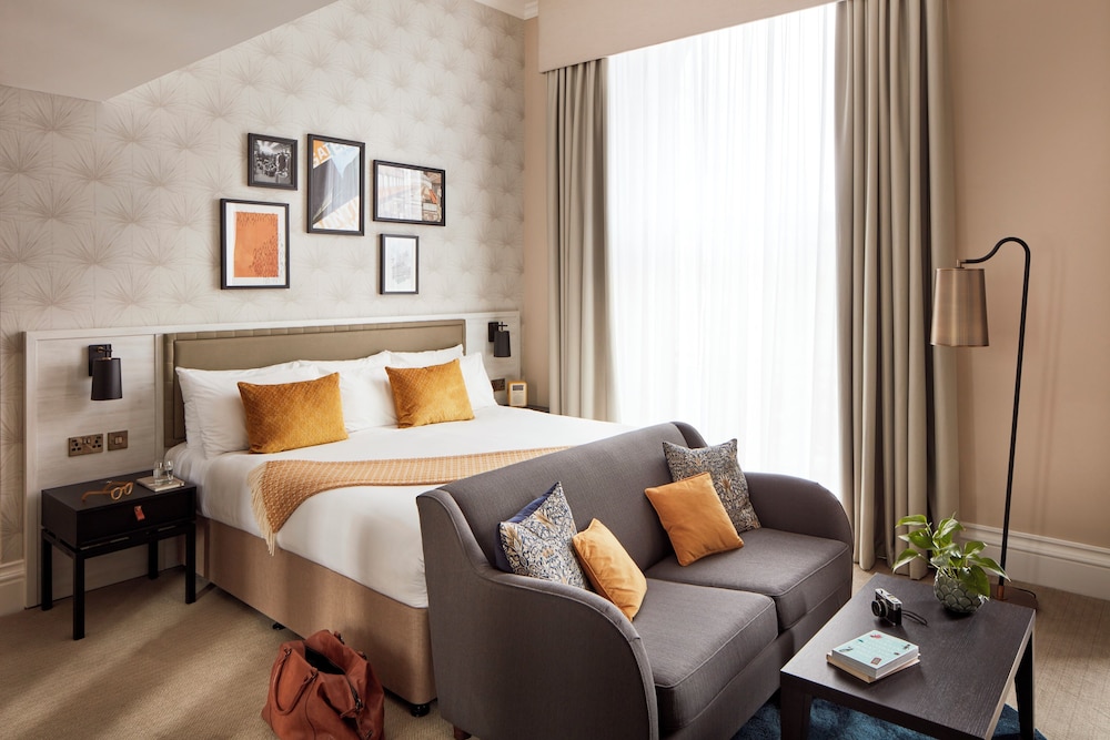 Habitación superior, 1 cama de matrimonio grande con sofá cama del hotel The Clermont London, Victoria