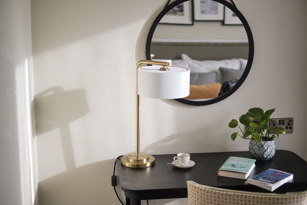 Habitación superior, 1 cama de matrimonio grande con sofá cama del hotel The Clermont London, Victoria. Foto 3