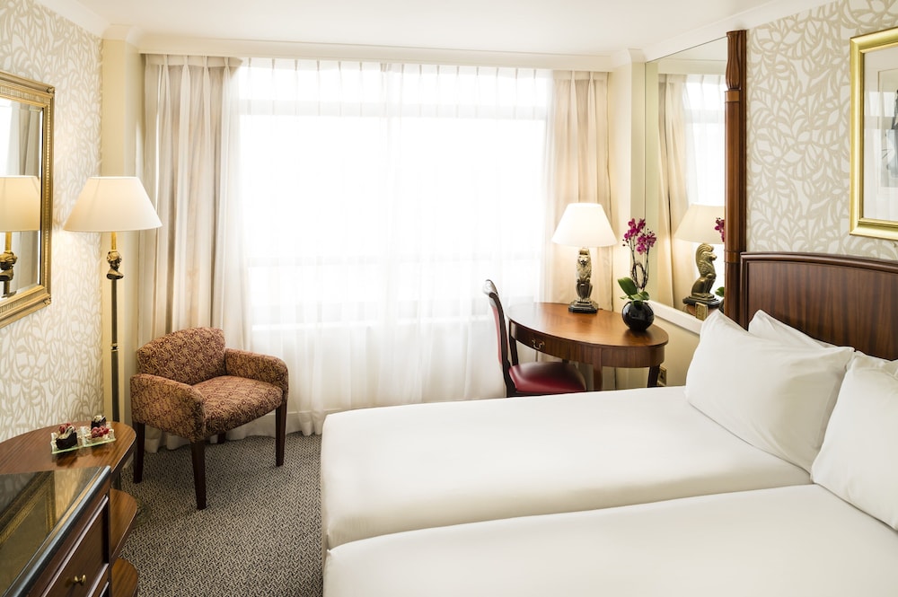 Habitación estándar con 2 camas individuales del hotel Millennium London Knightsbridge. Foto 2