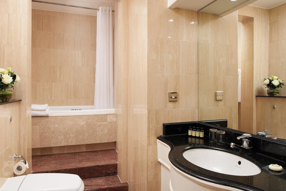 Habitación Club doble del hotel Millennium London Knightsbridge. Foto 18