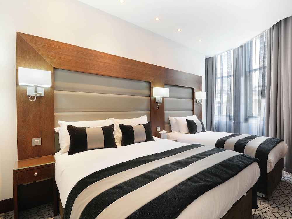 Habitación Deluxe triple, ala Court del hotel Park Grand Paddington Court