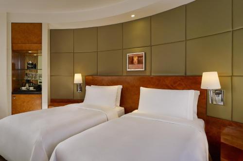 Habitación Executive con vistas a la ciudad - 2 camas individuales del hotel The Park Tower Knightsbridge, A Luxury Collection