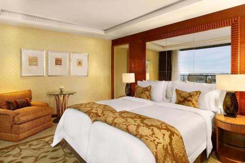Suite Lowndes con 2 dormitorios y vistas al perfil urbano - Ático del hotel The Park Tower Knightsbridge, A Luxury Collection