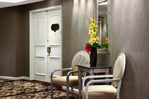 Suite Lowndes con 2 dormitorios y vistas al perfil urbano - Ático del hotel The Park Tower Knightsbridge, A Luxury Collection. Foto 2