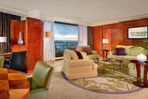 Suite Lowndes con 2 dormitorios y vistas al perfil urbano - Ático del hotel The Park Tower Knightsbridge, A Luxury Collection. Foto 7
