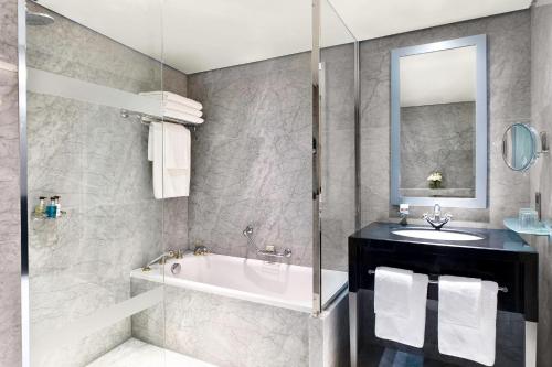 Suite Lowndes con 2 dormitorios y vistas al perfil urbano - Ático del hotel The Park Tower Knightsbridge, A Luxury Collection. Foto 9