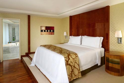 Suite Westminster con 2 dormitorios y vistas al perfil urbano - Ático del hotel The Park Tower Knightsbridge, A Luxury Collection. Foto 2