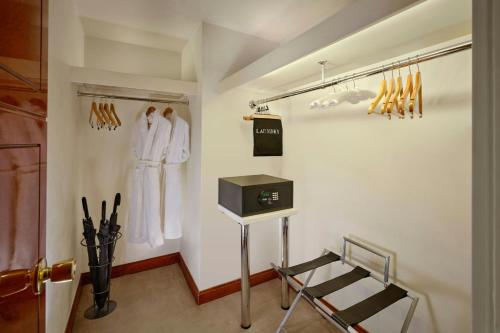 Suite Westminster con 2 dormitorios y vistas al perfil urbano - Ático del hotel The Park Tower Knightsbridge, A Luxury Collection. Foto 5