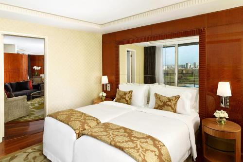 Suite Hyde Park con 2 dormitorios y vistas al perfil urbano - Ático del hotel The Park Tower Knightsbridge, A Luxury Collection