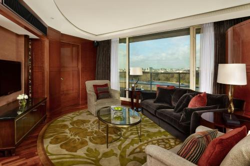 Suite Hyde Park con 2 dormitorios y vistas al perfil urbano - Ático del hotel The Park Tower Knightsbridge, A Luxury Collection. Foto 4