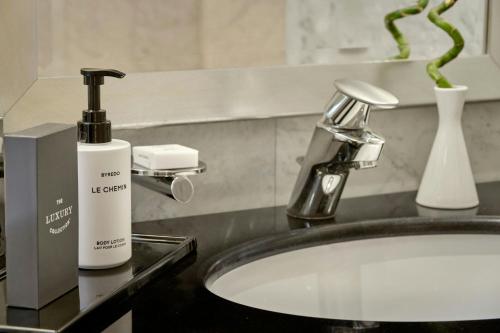 Suite Executive de 1 dormitorio con cama extragrande del hotel The Park Tower Knightsbridge, A Luxury Collection. Foto 9