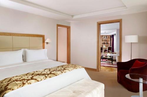 Suite Ático de 1 dormitorio - 1 cama extragrande del hotel The Park Tower Knightsbridge, A Luxury Collection