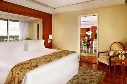 Suite Ático de 1 dormitorio - 1 cama extragrande del hotel The Park Tower Knightsbridge, A Luxury Collection. Foto 3