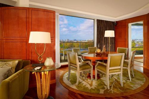 Suite Ático de 1 dormitorio - 1 cama extragrande del hotel The Park Tower Knightsbridge, A Luxury Collection. Foto 5