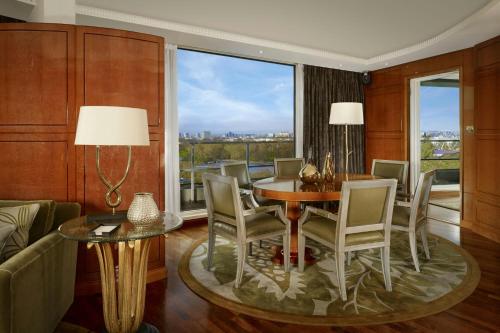 Suite Ático de 1 dormitorio - 1 cama extragrande del hotel The Park Tower Knightsbridge, A Luxury Collection. Foto 11