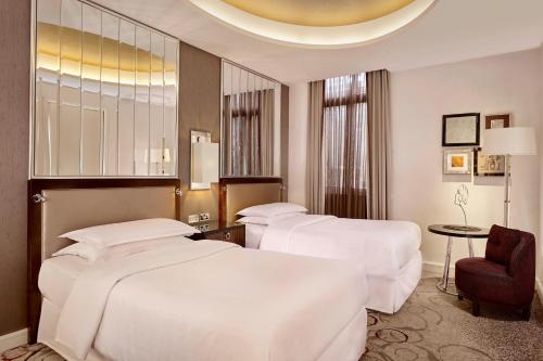 Habitación Doble Superior - 2 camas del hotel Sheraton Grand London Park Lane. Foto 1