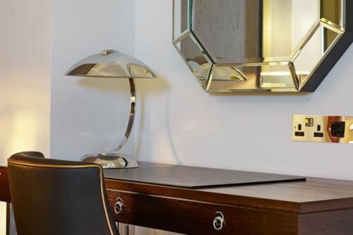 Habitación Deluxe - 1 cama grande del hotel Sheraton Grand London Park Lane. Foto 3