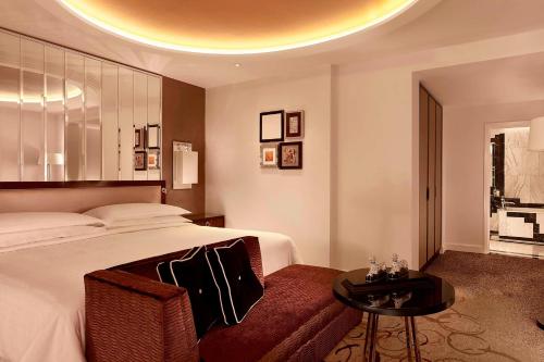 Suite Grand de 1 dormitorio con cama extragrande y vistas al parque - Acceso al club lounge del hotel Sheraton Grand London Park Lane. Foto 1