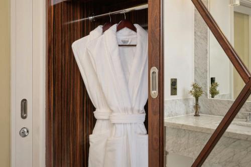 Suite Art Déco con cama extragrande - Acceso al club lounge del hotel Sheraton Grand London Park Lane. Foto 5