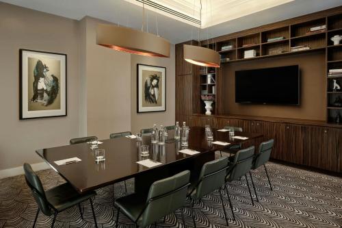 Suite Art Déco con cama extragrande - Acceso al club lounge del hotel Sheraton Grand London Park Lane. Foto 12