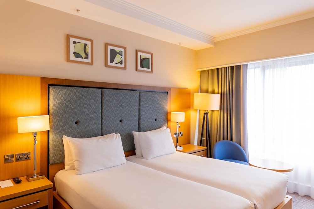 Habitación con 2 camas individuales del hotel Doubletree By Hilton London Victoria