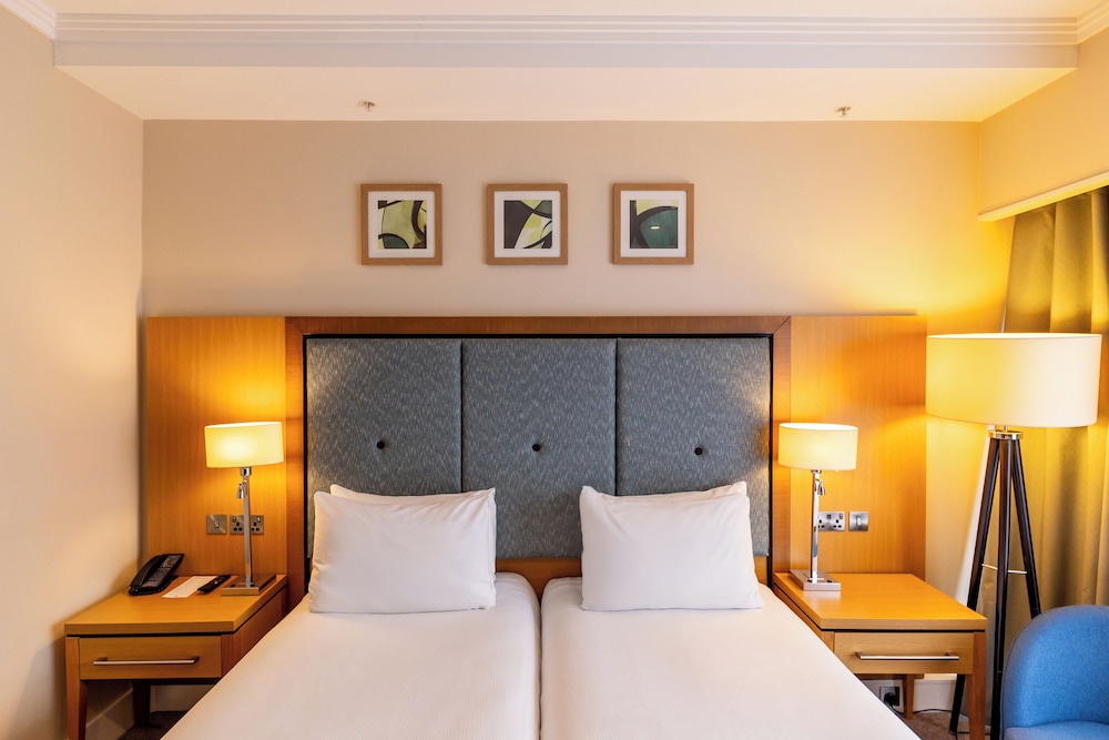 Habitación con 2 camas individuales del hotel Doubletree By Hilton London Victoria. Foto 2