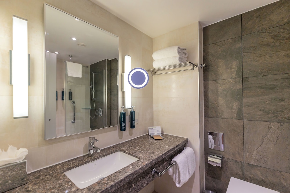 Habitación, 1 cama de matrimonio del hotel Doubletree By Hilton London Victoria. Foto 4