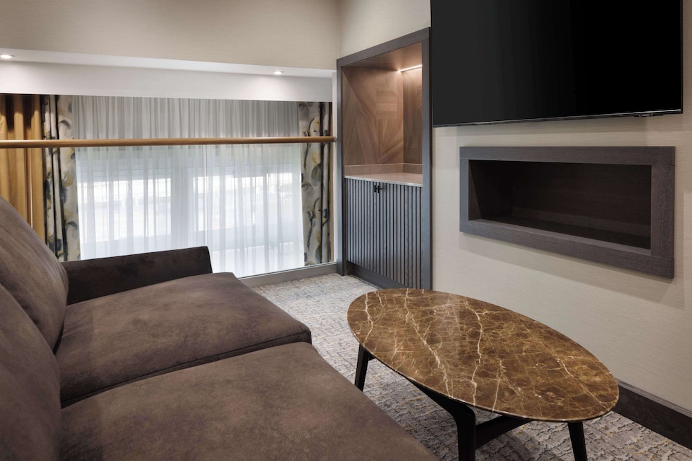 Suite, 2 camas dobles del hotel Doubletree By Hilton London Victoria. Foto 3