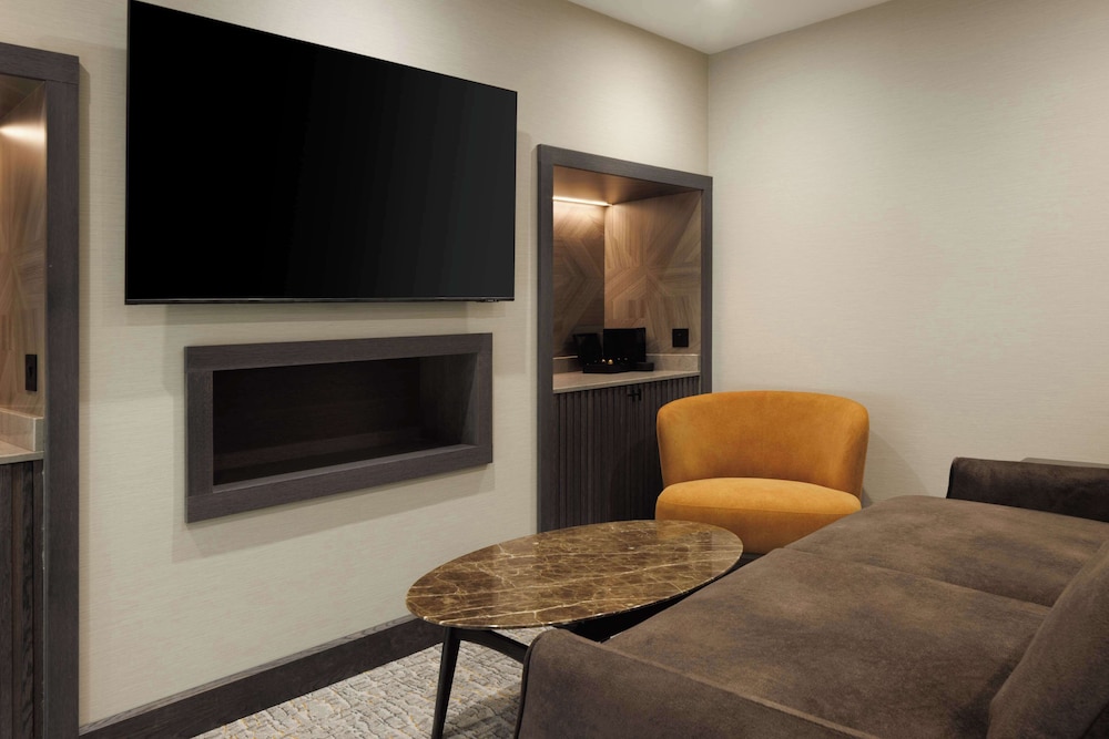 Suite, 2 camas dobles del hotel Doubletree By Hilton London Victoria. Foto 4