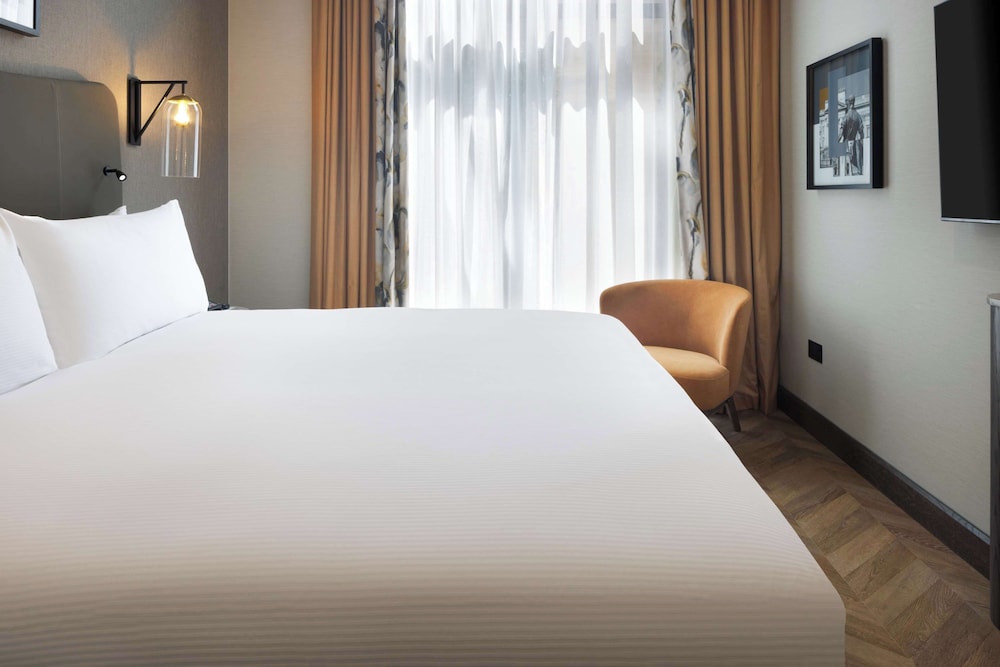 Suite, 1 cama de matrimonio grande del hotel Doubletree By Hilton London Victoria