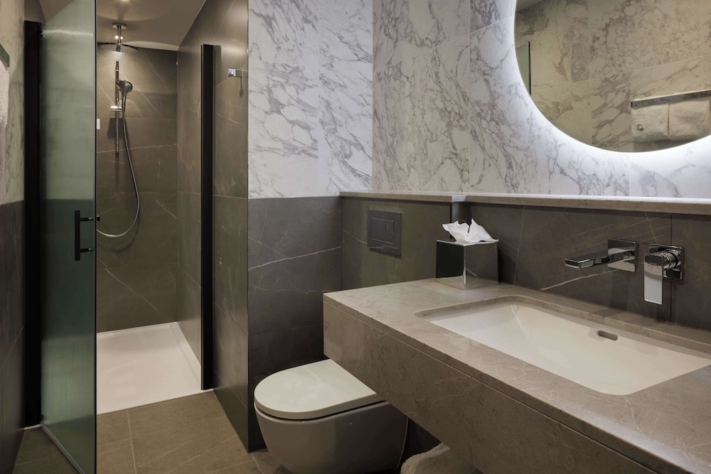 Suite, 1 cama de matrimonio grande del hotel Doubletree By Hilton London Victoria. Foto 4