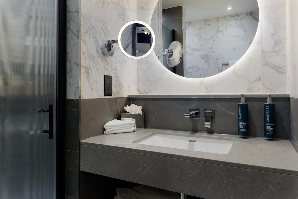 Suite junior, 1 cama de matrimonio grande del hotel Doubletree By Hilton London Victoria. Foto 3