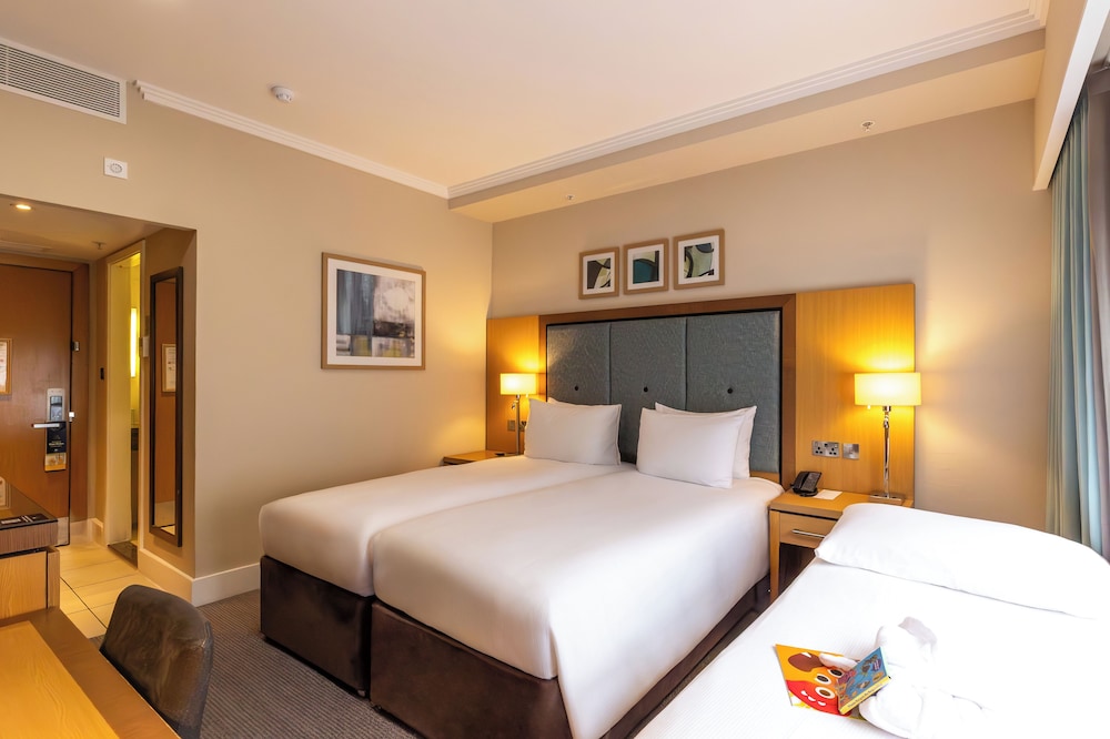 Habitación triple familiar, 2 camas individuales del hotel Doubletree By Hilton London Victoria