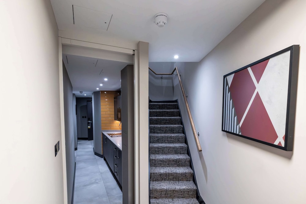 Apartamento Deluxe, cocina básica del hotel Doubletree By Hilton London Victoria. Foto 1