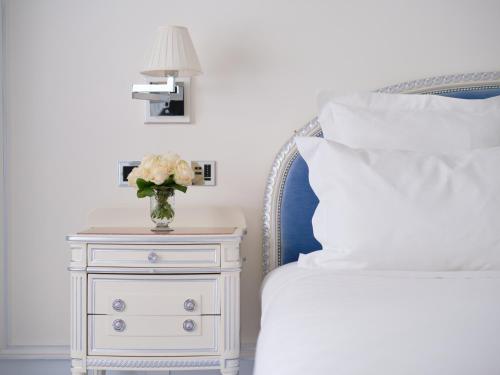 Habitación Superior con cama extragrande del hotel The Ritz London. Foto 2