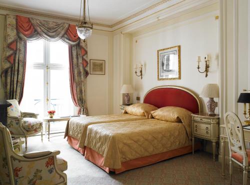 Habitación Superior con cama extragrande del hotel The Ritz London. Foto 3