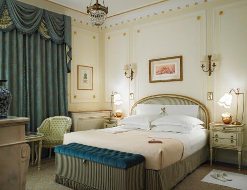Habitación Superior con cama extragrande del hotel The Ritz London. Foto 4