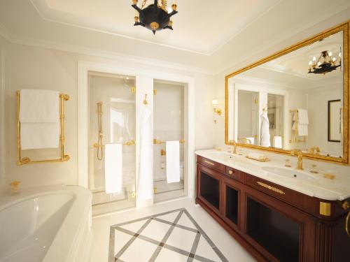 Habitación Grand Deluxe del hotel The Ritz London. Foto 8