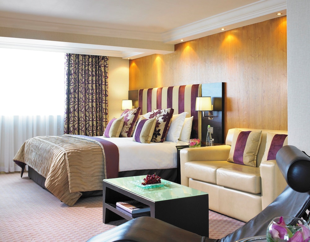 Suite Deluxe, 1 cama de matrimonio grande con sofá cama (Junior King Suite) del hotel THE CAVENDISH. Foto 1