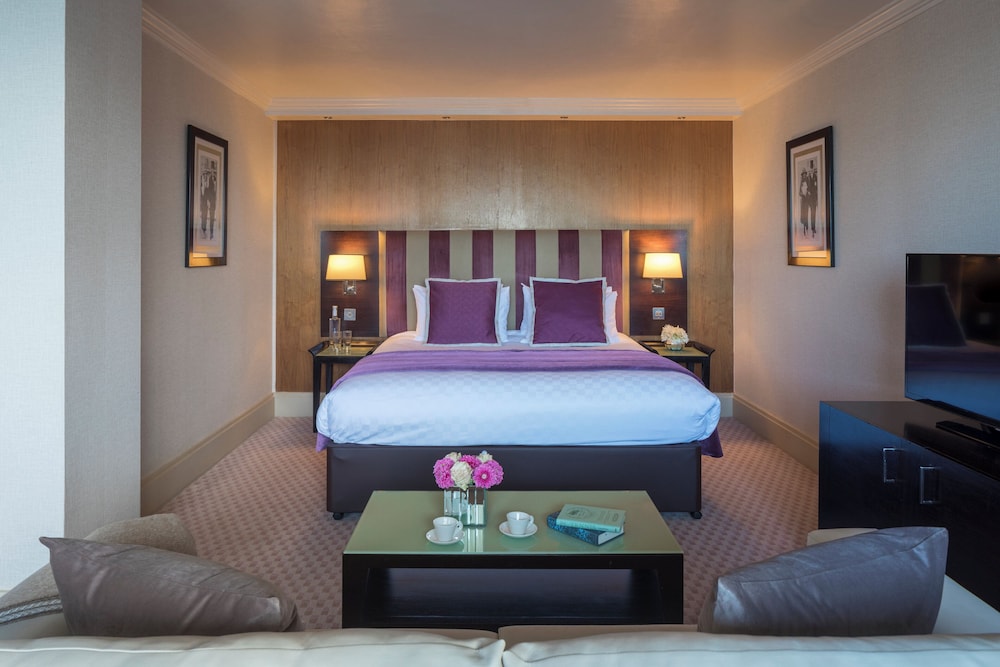 Suite Deluxe, 1 cama de matrimonio grande con sofá cama (Junior King Suite) del hotel THE CAVENDISH. Foto 6