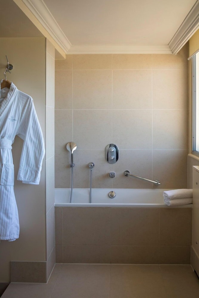 Suite Deluxe, 1 cama de matrimonio grande con sofá cama (Junior King Suite) del hotel THE CAVENDISH. Foto 8
