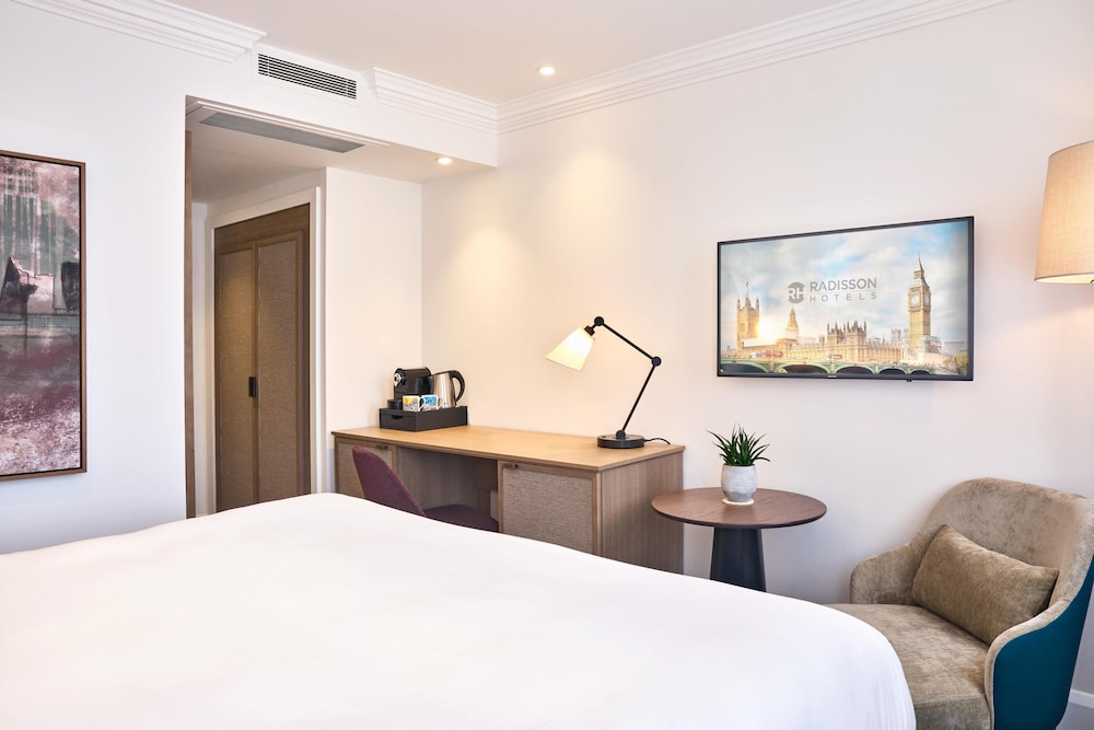 Habitación estándar doble del hotel Radisson Blu , London Tottenham Court Road (formely Kenilworth). Foto 2