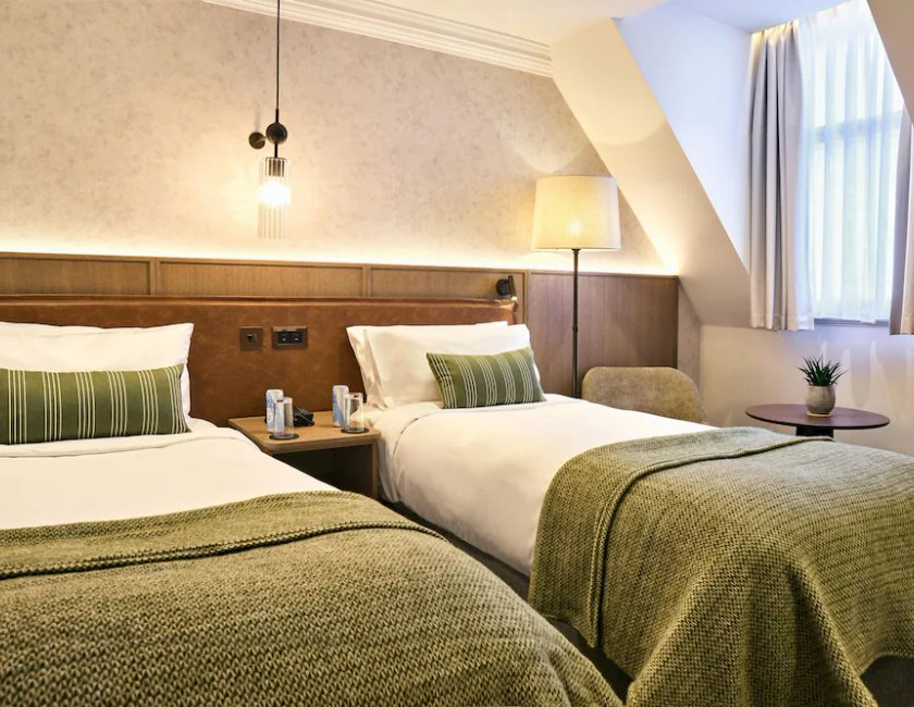 Habitación superior con 2 camas individuales del hotel Guild Bloomsbury. Foto 5