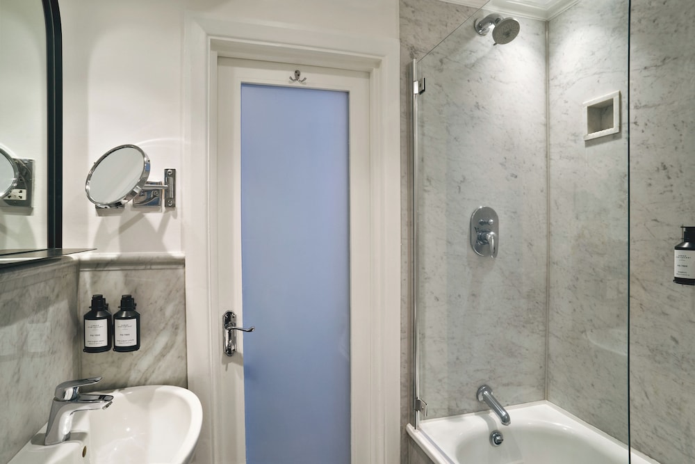 Habitación doble superior (Newly refurbished) del hotel Radisson Blu , London Tottenham Court Road (formely Kenilworth). Foto 3