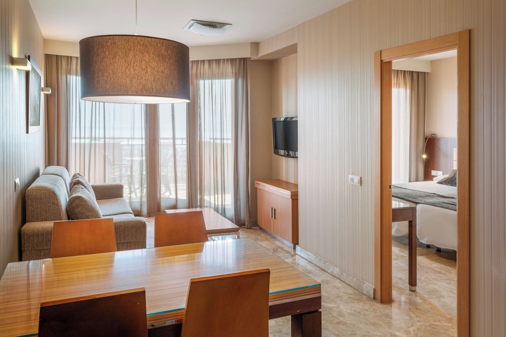 Junior suite 2 Camas individuales Normal del hotel Holiday World Resort Affiliated by Meliá. Foto 2