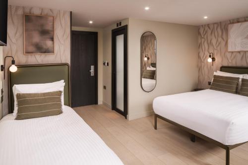 Habitación Triple *recién reformada* del hotel Central Park. Foto 4