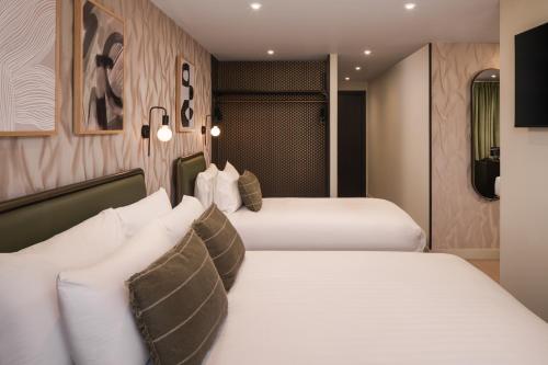 Habitación Cuádruple *recién reformada* del hotel Central Park. Foto 4